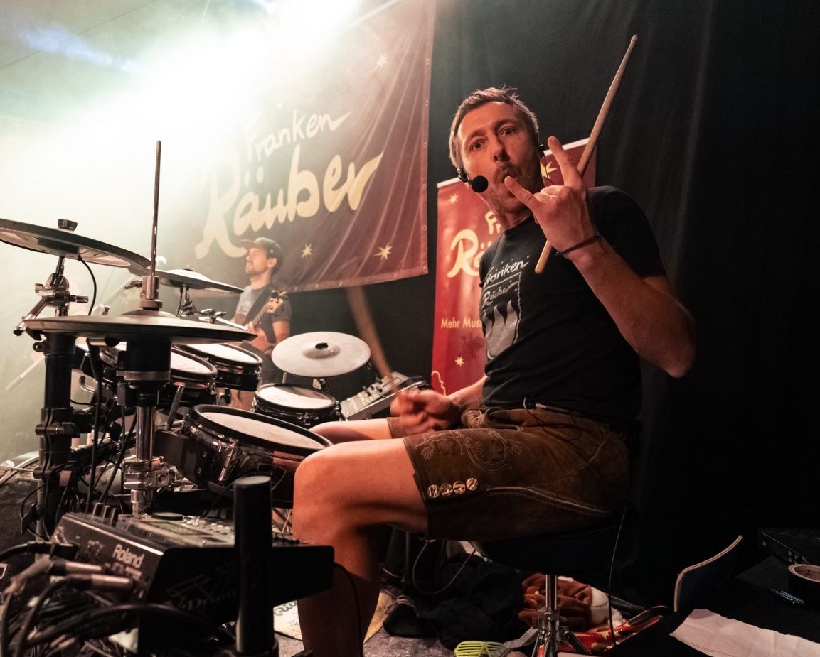 Stimmungsband die Live spielt Liveband für Volksfest